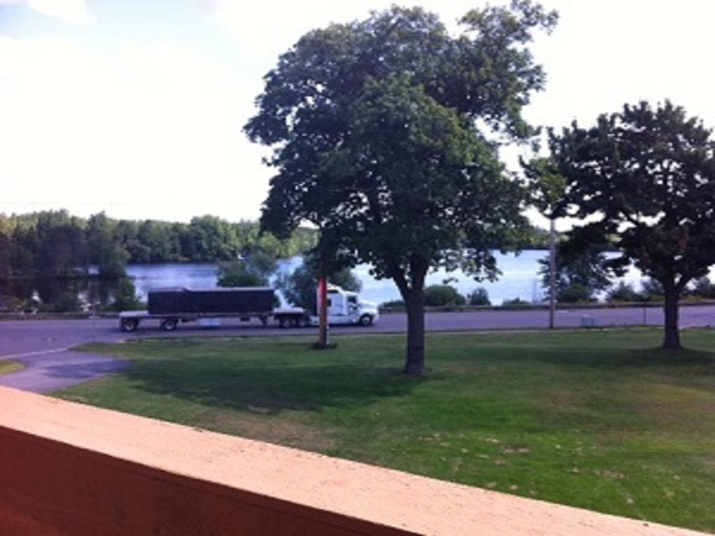 Timber Inn Motel Phillips Buitenkant foto