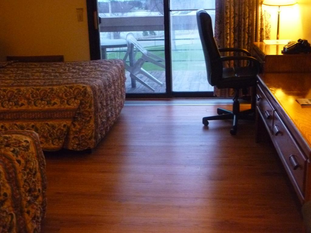 Timber Inn Motel Phillips Buitenkant foto