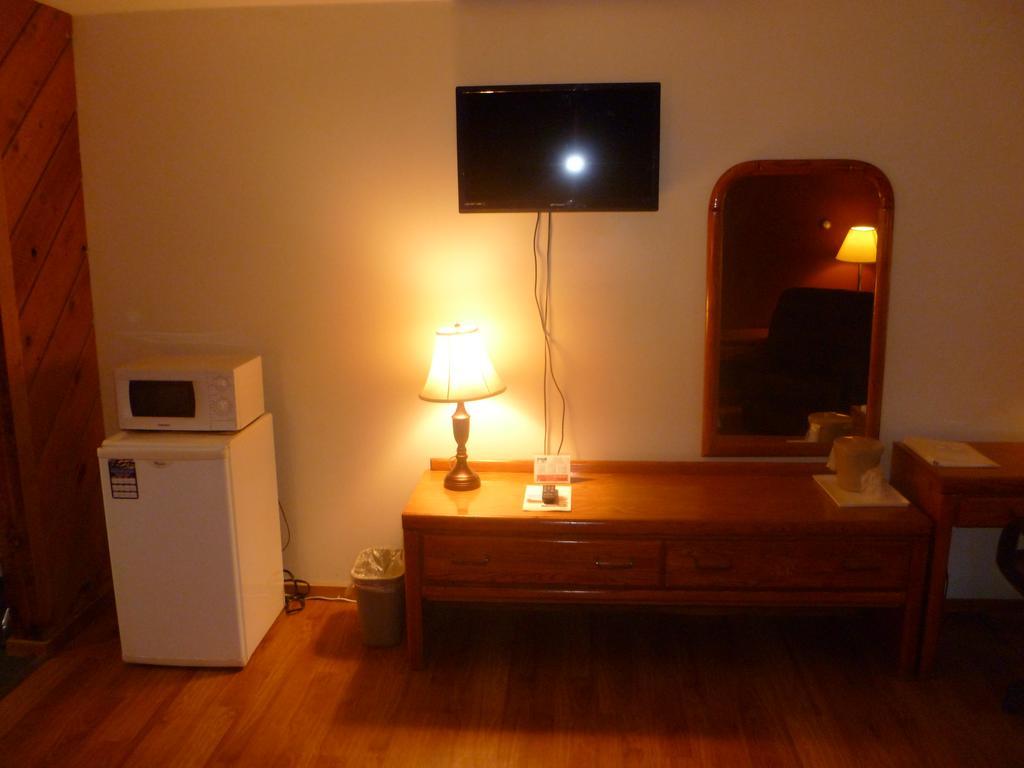Timber Inn Motel Phillips Buitenkant foto