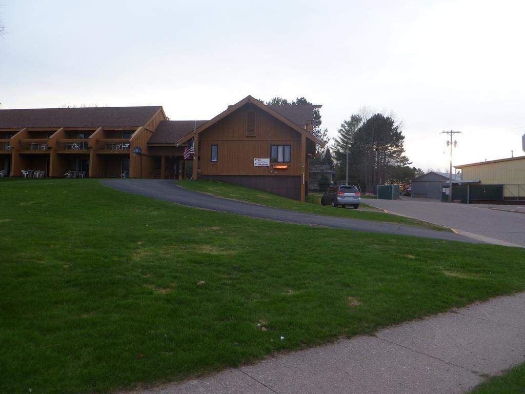 Timber Inn Motel Phillips Buitenkant foto
